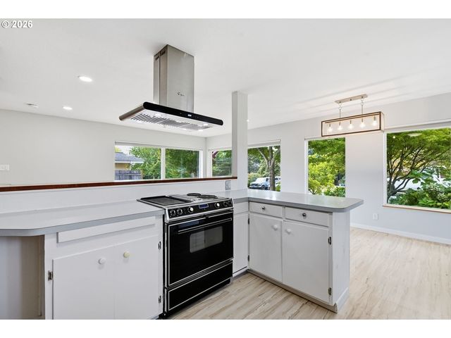 2111 C St, Forest Grove, OR 97116