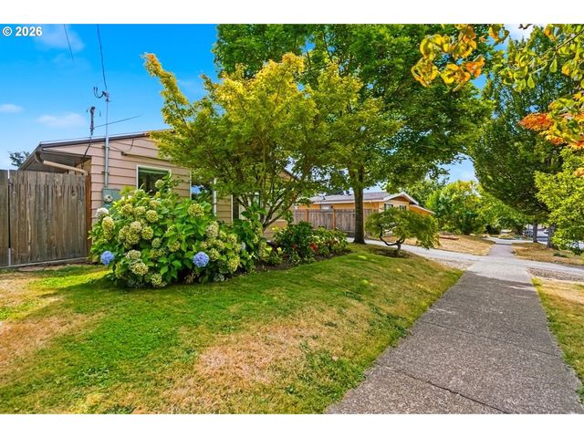 2111 C St, Forest Grove, OR 97116