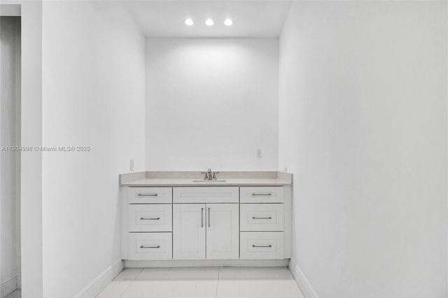 425 SW 129th Ave, Miami, FL 33184