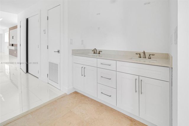 425 SW 129th Ave, Miami, FL 33184