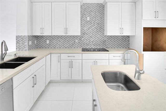 425 SW 129th Ave, Miami, FL 33184