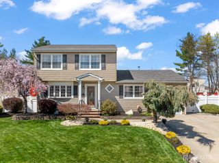 6 Marie Lane, Edison, NJ 08817