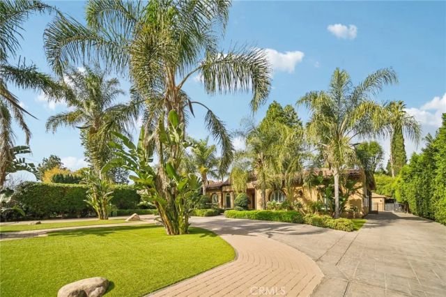 17401 Raymer, Sherwood Forest, CA 91325