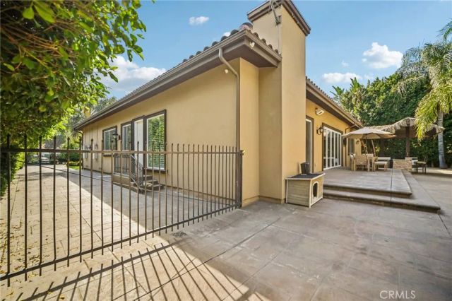 17401 Raymer, Sherwood Forest, CA 91325