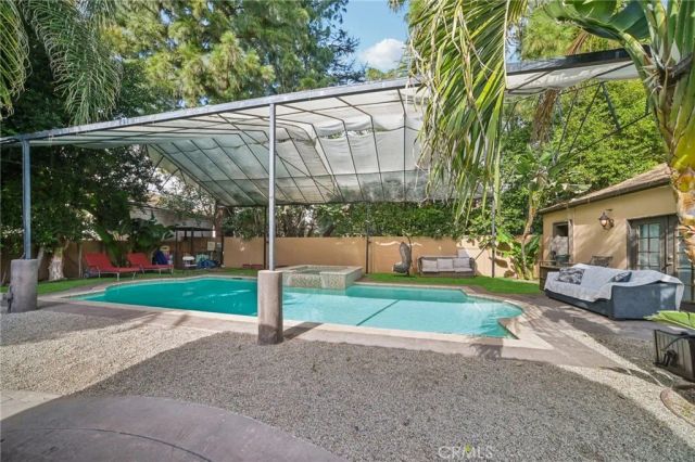 17401 Raymer, Sherwood Forest, CA 91325