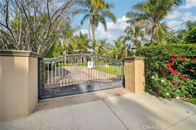 17401 Raymer, Sherwood Forest, CA 91325