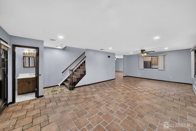 14 Carteret Street, Port Reading, NJ 07064