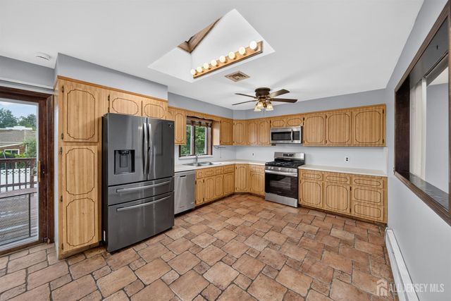 14 Carteret Street, Port Reading, NJ 07064