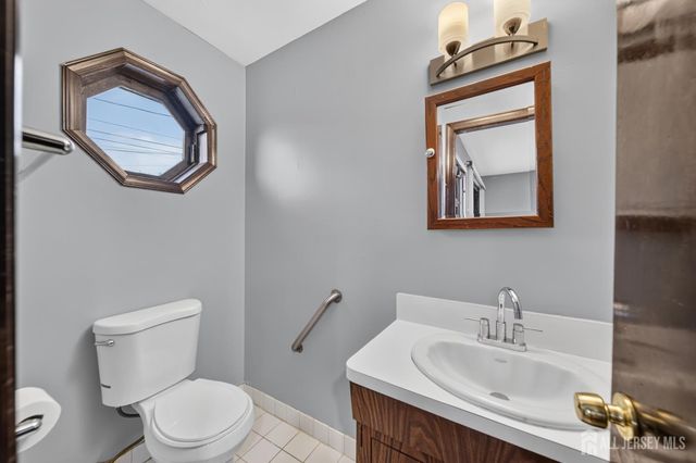 14 Carteret Street, Port Reading, NJ 07064