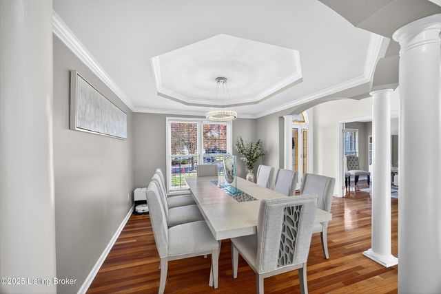 9702 Tufton Ct, Jeffersontown, KY 40299