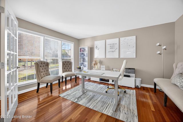 9702 Tufton Ct, Jeffersontown, KY 40299