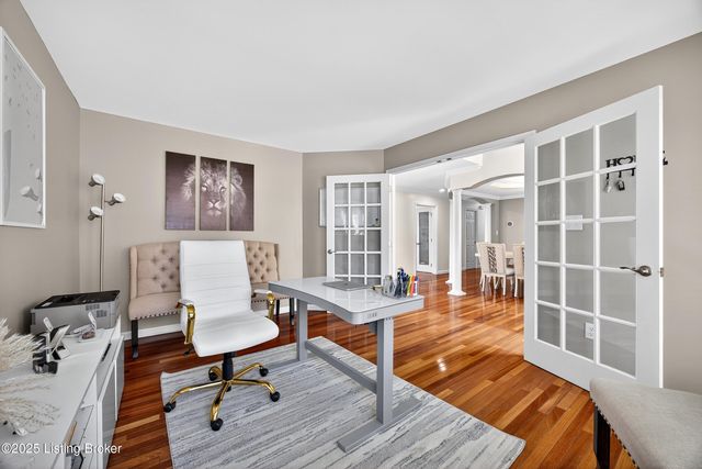 9702 Tufton Ct, Jeffersontown, KY 40299