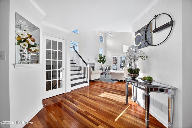 9702 Tufton Ct, Jeffersontown, KY 40299