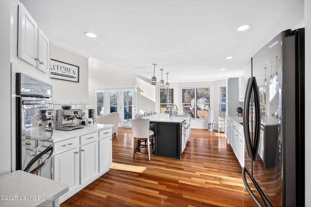 9702 Tufton Ct, Jeffersontown, KY 40299