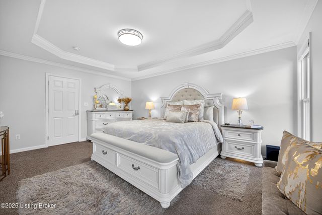 9702 Tufton Ct, Jeffersontown, KY 40299