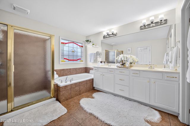 9702 Tufton Ct, Jeffersontown, KY 40299