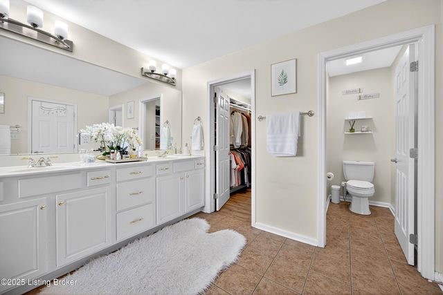 9702 Tufton Ct, Jeffersontown, KY 40299