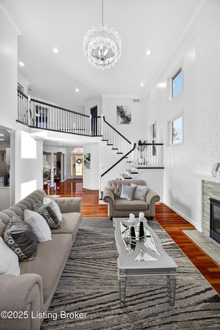 9702 Tufton Ct, Jeffersontown, KY 40299