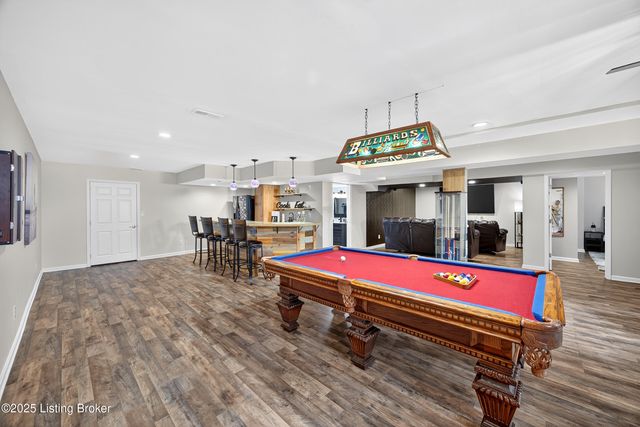 9702 Tufton Ct, Jeffersontown, KY 40299