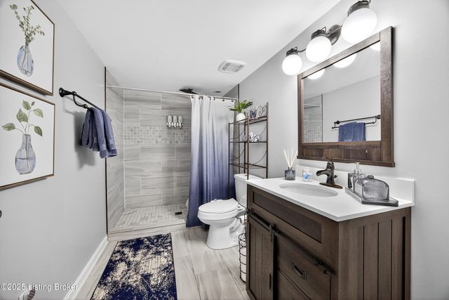 9702 Tufton Ct, Jeffersontown, KY 40299