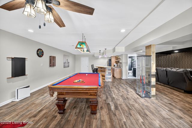 9702 Tufton Ct, Jeffersontown, KY 40299