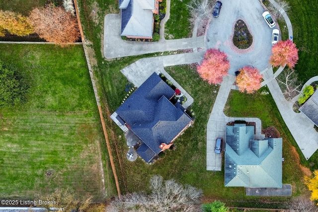 9702 Tufton Ct, Jeffersontown, KY 40299