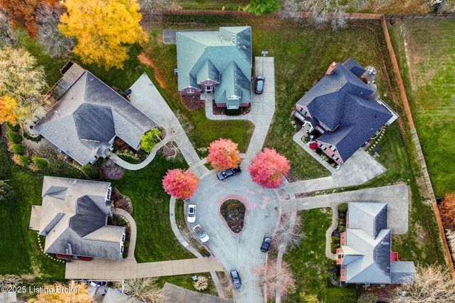 9702 Tufton Ct, Jeffersontown, KY 40299