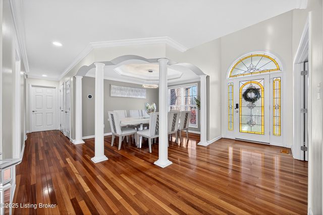 9702 Tufton Ct, Jeffersontown, KY 40299