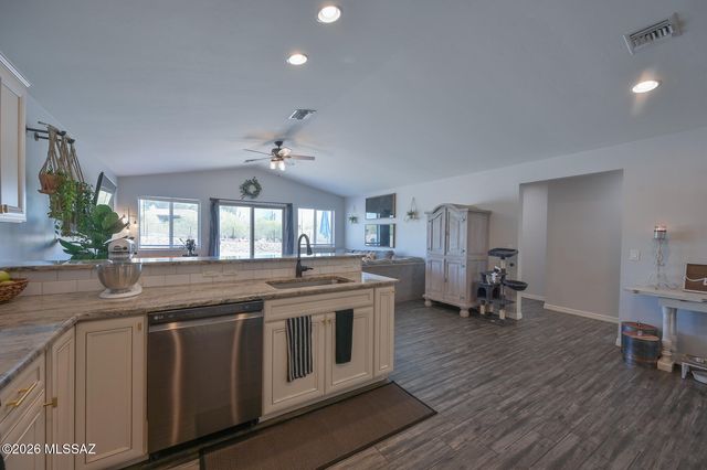 1146 W Las Lomitas Road, Tucson, AZ 85704