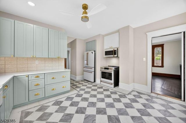 25 Prospect Ave, Andover Boro, NJ 07821