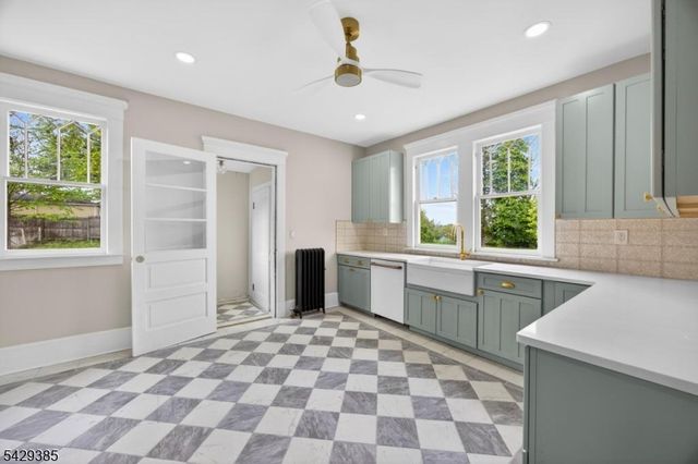 25 Prospect Ave, Andover Boro, NJ 07821