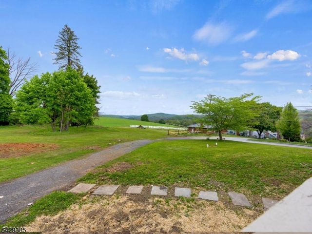 25 Prospect Ave, Andover Boro, NJ 07821