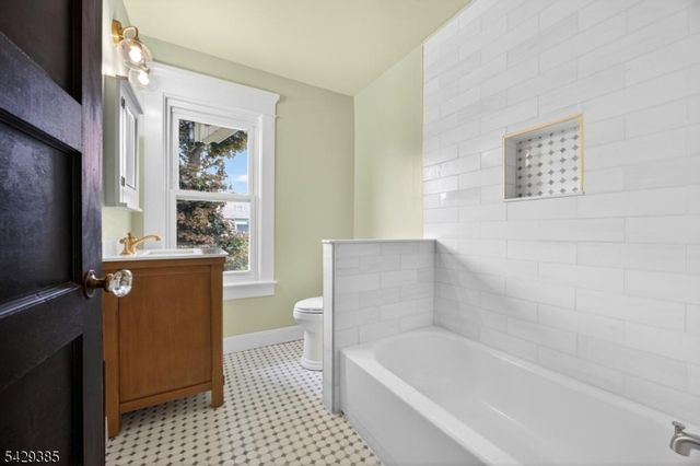 25 Prospect Ave, Andover Boro, NJ 07821