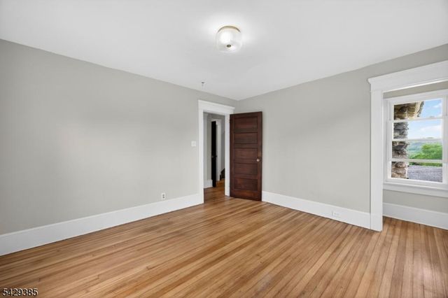 25 Prospect Ave, Andover Boro, NJ 07821