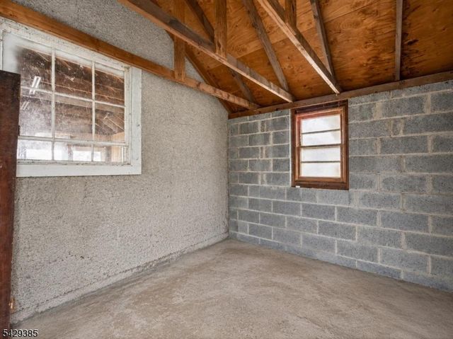 25 Prospect Ave, Andover Boro, NJ 07821