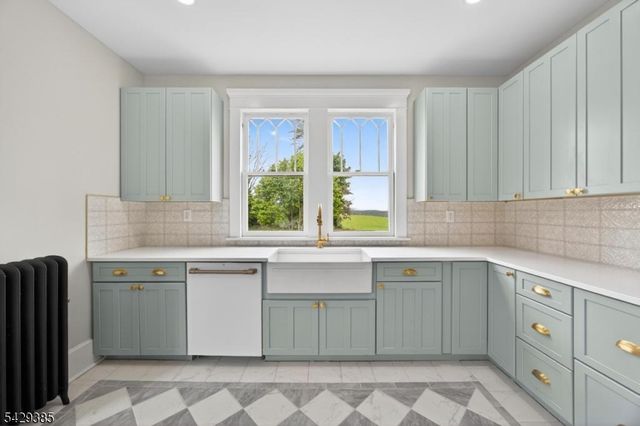 25 Prospect Ave, Andover Boro, NJ 07821