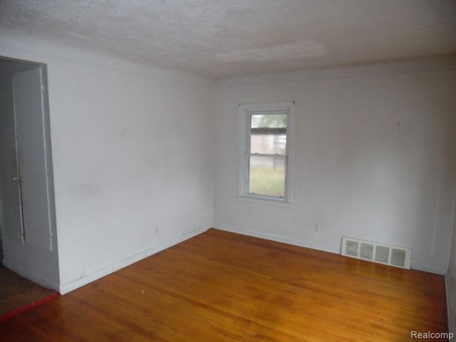 26338 Wolverine Street, Madison Heights, MI 48071