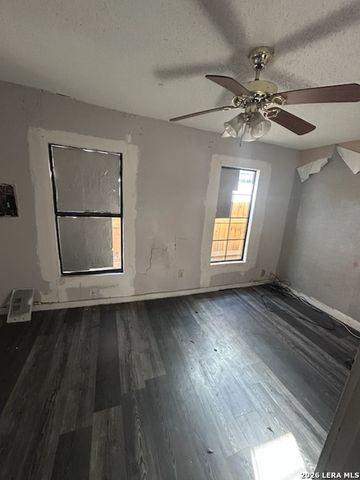 910 GREEN ST, San Antonio, TX 78225