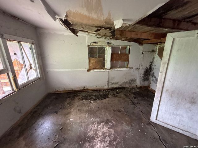 910 GREEN ST, San Antonio, TX 78225