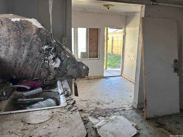 910 GREEN ST, San Antonio, TX 78225