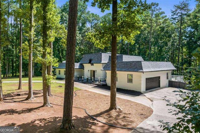 2023 Stoneleigh Drive, Stone Mountain, GA 30087