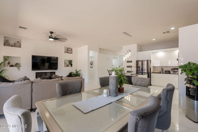 108 N Desert Stream Drive, Tucson, AZ 85745