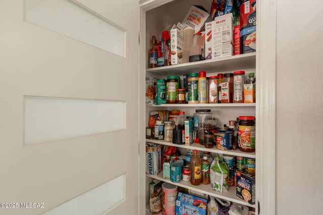 108 N Desert Stream Drive, Tucson, AZ 85745