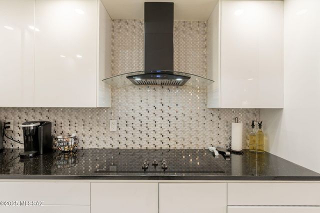 108 N Desert Stream Drive, Tucson, AZ 85745