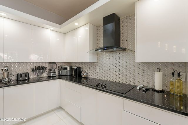 108 N Desert Stream Drive, Tucson, AZ 85745