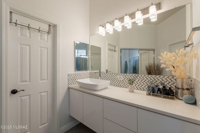 108 N Desert Stream Drive, Tucson, AZ 85745