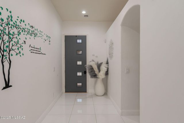 108 N Desert Stream Drive, Tucson, AZ 85745