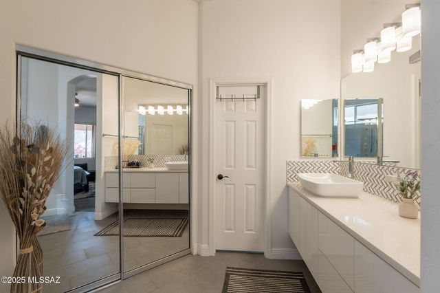 108 N Desert Stream Drive, Tucson, AZ 85745