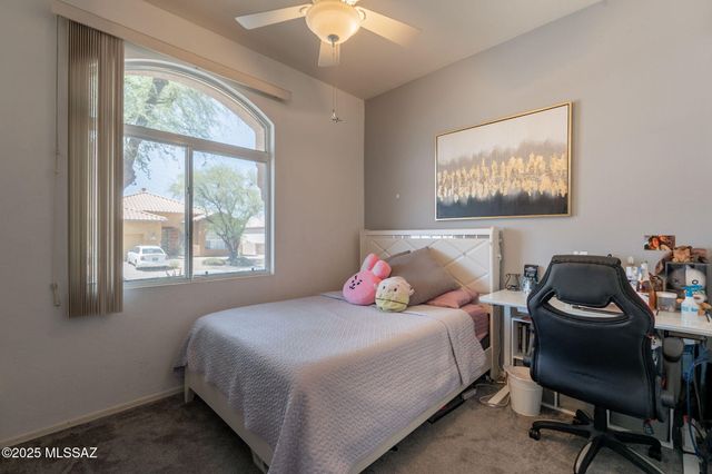 108 N Desert Stream Drive, Tucson, AZ 85745