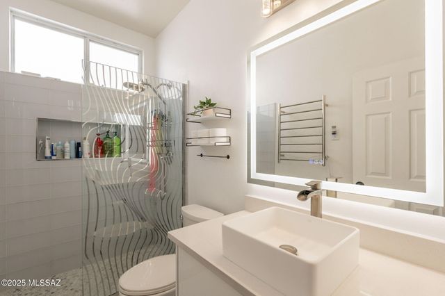 108 N Desert Stream Drive, Tucson, AZ 85745